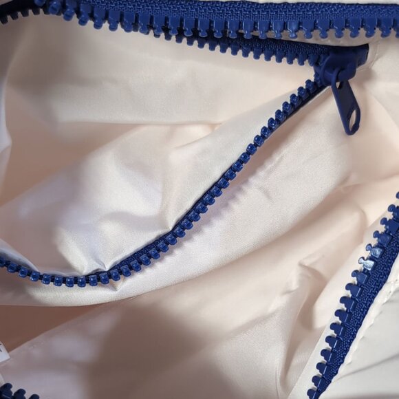 Coterie THE POUCH Wristlet Diaper Bottle Bag Exclusive To Newborn Gift Set 12x8" - Picture 6 of 6